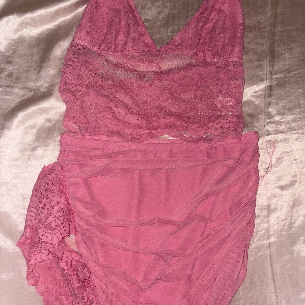 Pink Lace Bra with Elegant Floral Detailing